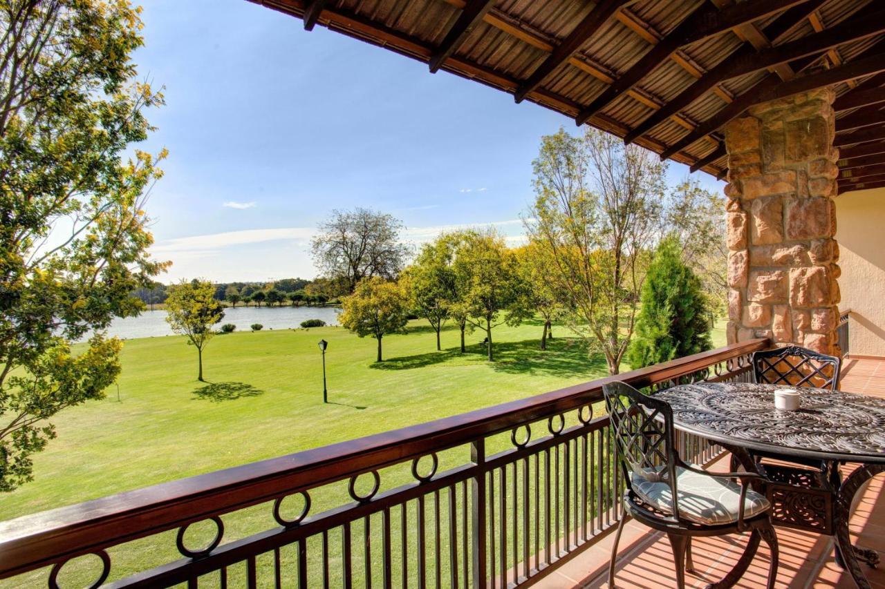 Irene Country Lodge, Autograph Collection Centurion Dış mekan fotoğraf View of the golf course from the clubhouse