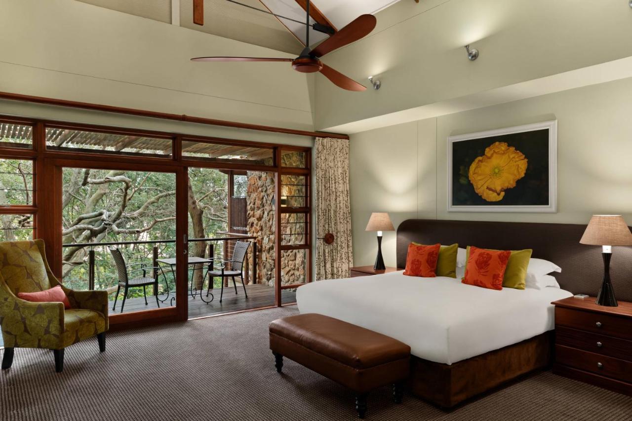 Irene Country Lodge, Autograph Collection Centurion Dış mekan fotoğraf A bedroom at the Taj Bengal