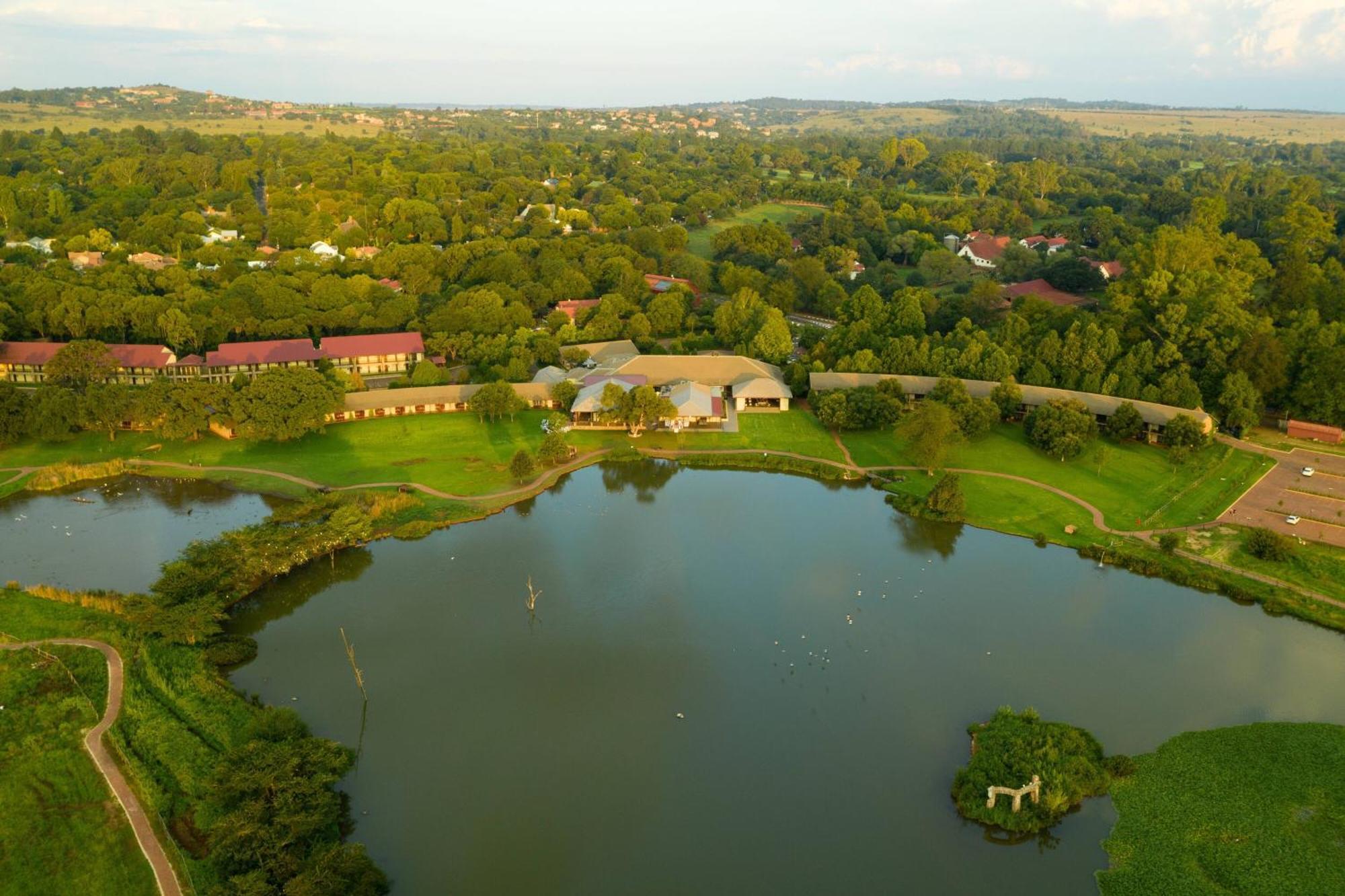 Irene Country Lodge, Autograph Collection Centurion Dış mekan fotoğraf Aerial view of the clubhouse