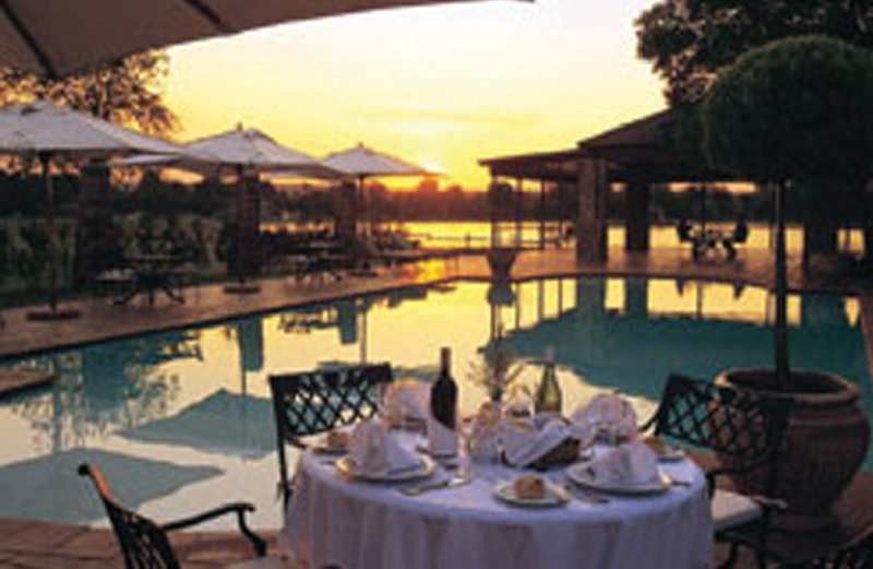 Irene Country Lodge, Autograph Collection Centurion Dış mekan fotoğraf Sunset at the pool