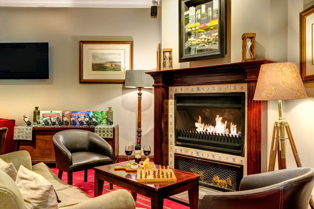 Irene Country Lodge, Autograph Collection Centurion Dış mekan fotoğraf The fireplace in the lounge